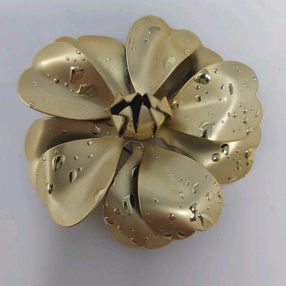 Vintage Flower Brooch Gold Tone on Tone Raindrop Pattern Mod MCM 2.5"